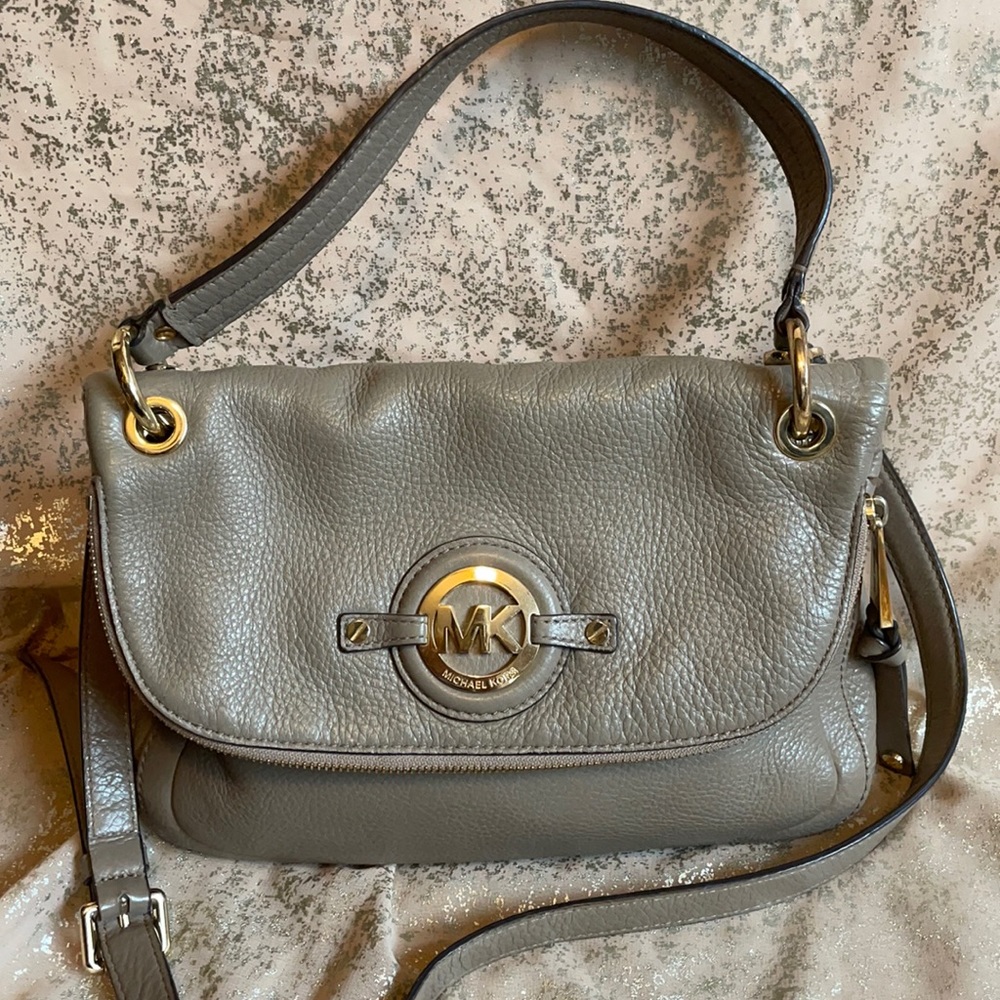 MICHAEL KORS NEUTRAL PEBBLED LEATHER CROSSBODY!